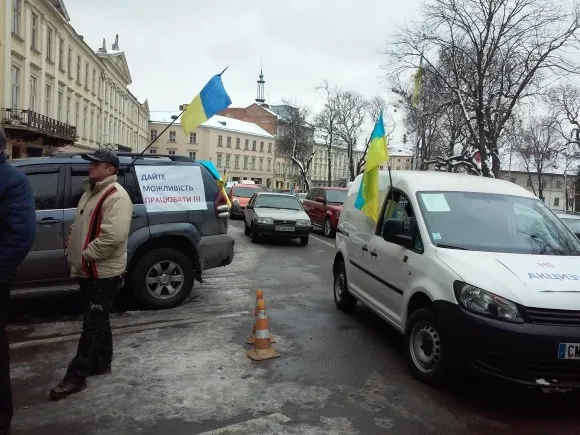 Автомобілісти пікетували Львівську ОДА (Фото) — фото 1