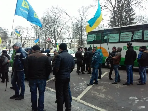Автомобілісти пікетували Львівську ОДА (Фото) — фото 3