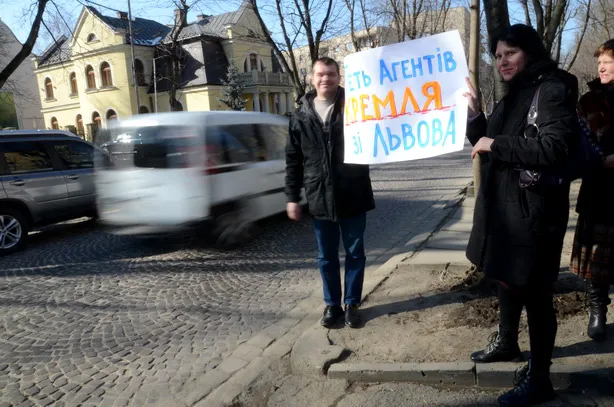 У Львові вимагали закрити консульство Росії (фоторепортаж) + (відео) — фото 9
