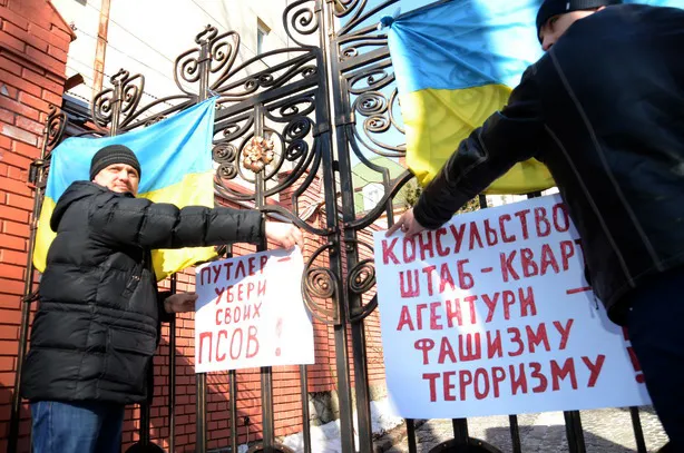 У Львові вимагали закрити консульство Росії (фоторепортаж) + (відео) — фото 10