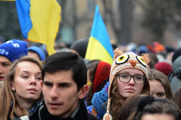 У Львові близько 5 тисяч студентів пройшли тихою ходою на честь Небесної сотні (фоторепортаж) + (відео) — фото 1