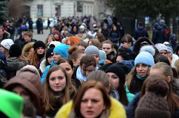 У Львові близько 5 тисяч студентів пройшли тихою ходою на честь Небесної сотні (фоторепортаж) + (відео) — фото 3
