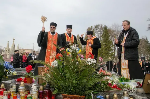 У Львові вшанували Героїв Небесної Сотні (фото) — фото 4