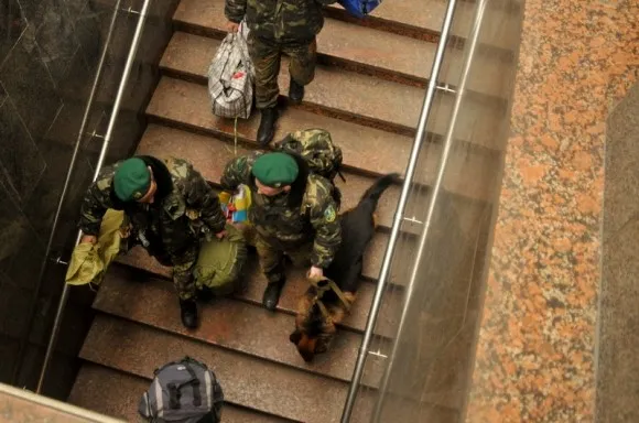 У Львові зустріли близько ста львівських прикордонників, що виконували завдання в зоні АТО (фоторепортаж) — фото 11
