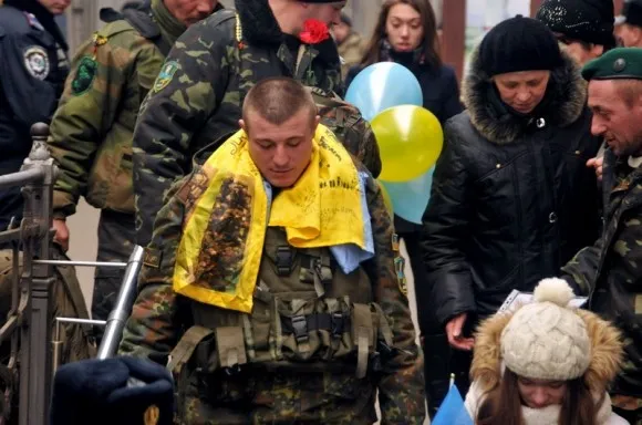 У Львові зустріли близько ста львівських прикордонників, що виконували завдання в зоні АТО (фоторепортаж) — фото 13