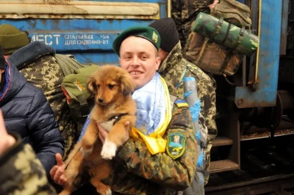 У Львові зустріли близько ста львівських прикордонників, що виконували завдання в зоні АТО (фоторепортаж) — фото 3