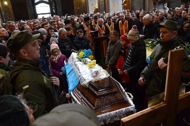 Львів попрощався із медиками, які загинули в зоні АТО (фоторепортаж) + (відео) — фото 1