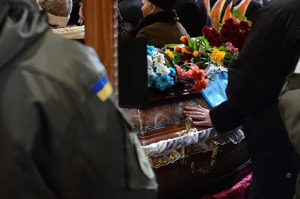 Львів попрощався із медиками, які загинули в зоні АТО (фоторепортаж) + (відео) — фото 2