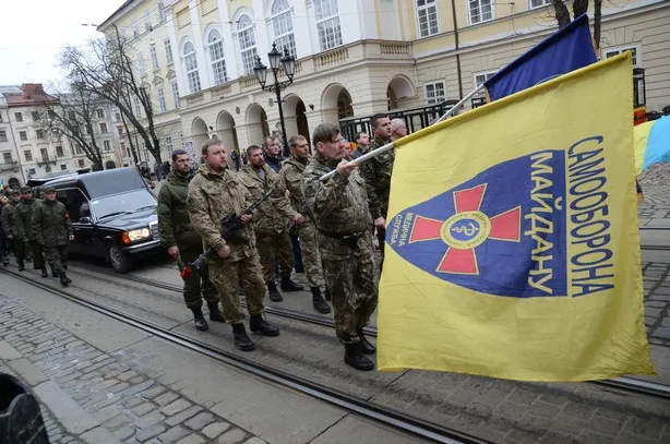 Львів попрощався із медиками, які загинули в зоні АТО (фоторепортаж) + (відео) — фото 8