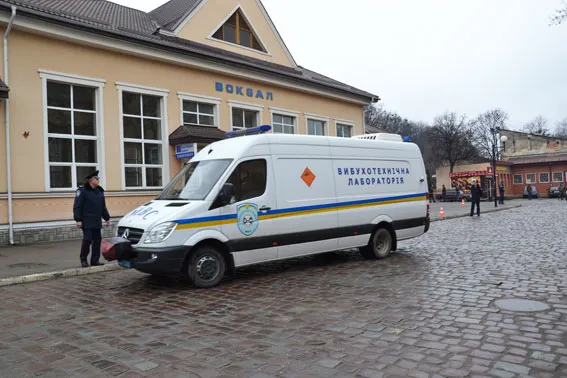 У Львові на станції Підзамче шукали вибухівку (фоторепортаж) + (відео) — фото 5