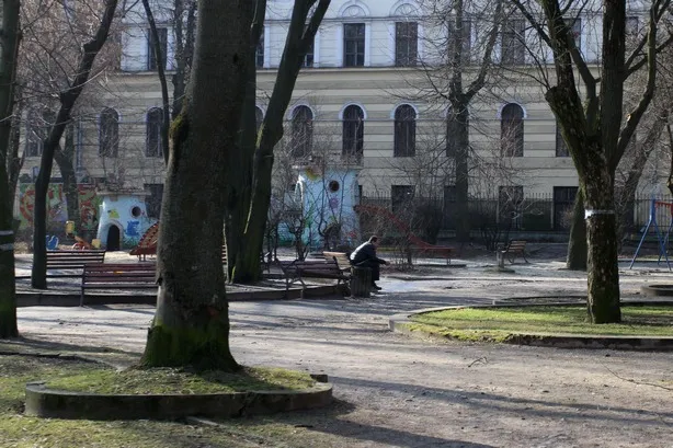 У Львові активісти організовують цілодобове чергування у сквері біля собору св. Юра (фото) + (відео) — фото 1