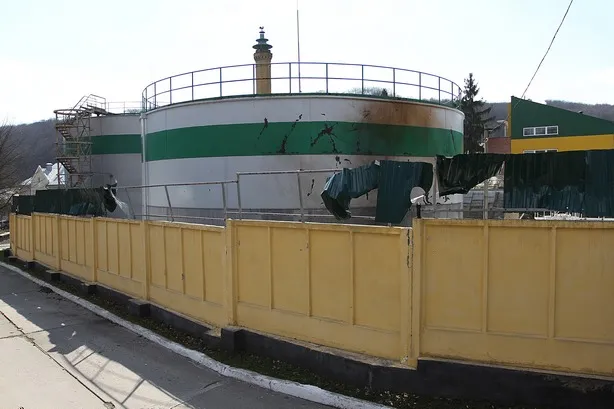 На території Львівського дріжджзаводу вибухнула цистерна, чути запах аміаку (фоторепортаж) + (відео) — фото 1