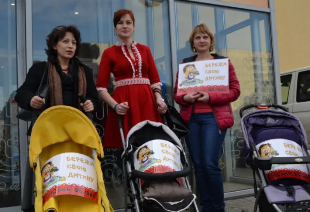 «Російське вбиває». У Львові застерігають матусь від небезпечної продукції (фото) — фото 1