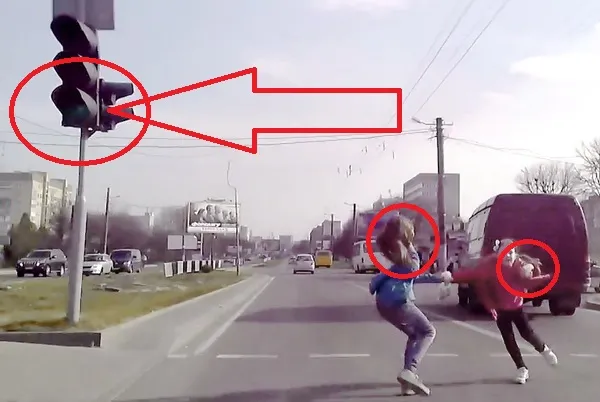 У Львові водій легковика наїхав на двох дівчаток (відео) — фото 1