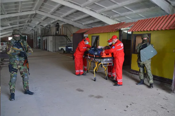 У Львові правоохоронці знешкодили терористів та звільнили заручників (фоторепортаж) + (відео) — фото 1