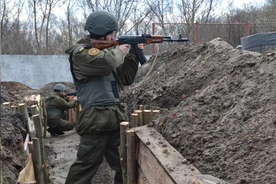У Львові правоохоронці знешкодили терористів та звільнили заручників (фоторепортаж) + (відео) — фото 3