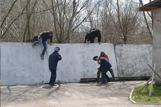 У Львові правоохоронці знешкодили терористів та звільнили заручників (фоторепортаж) + (відео) — фото 8