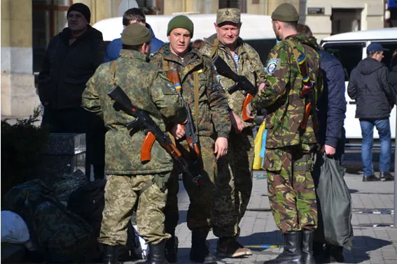 На Львівщину повернувся зведений загін правоохоронців, які протягом місяця несли службу у Донецькій області (фоторепортаж) — фото 7