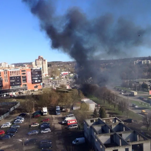 У Львові під час руху загорівся тролейбус (фото) — фото 3