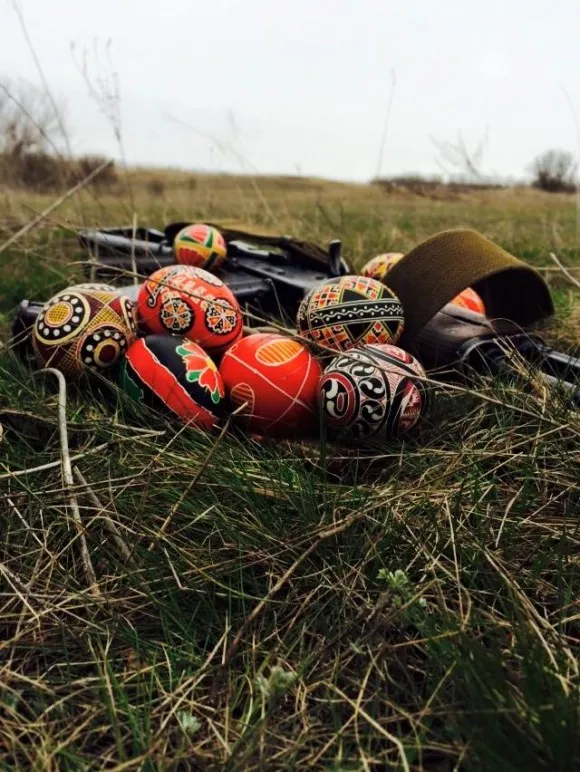 Волонтери повезли бійцям АТО великодні кошики (фото) — фото 3