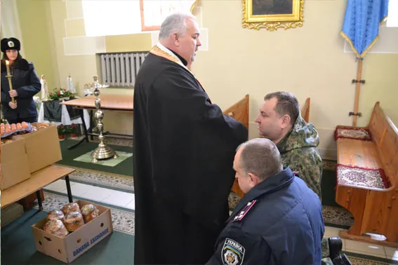 Бійцям АТО відправили мікроавтобус з пасками та іншими великодніми подарунками (фото) — фото 9