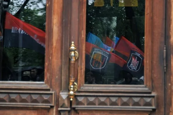 «Правий сектор» передав своє звернення до Президента (фото) — фото 4