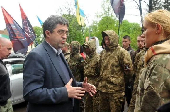 «Правий сектор» передав своє звернення до Президента (фото) — фото 5