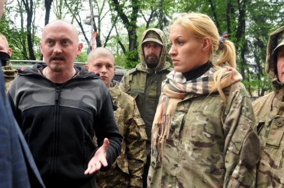 «Правий сектор» передав своє звернення до Президента (фото) — фото 6