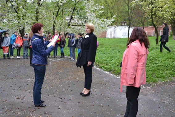 Правоохоронці навчали школярів правильно евакуйовуватись у випадку небезпеки (фото) — фото 11