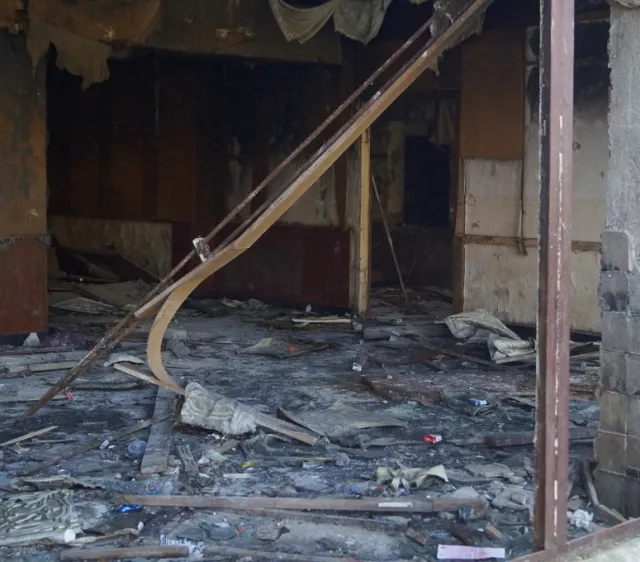 На Львівщині спалений військовий комплекс замаскували перед приїздом Порошенка (фото) — фото 2