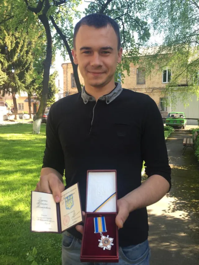 Бійця львівської 80-ї аеромобільної бригади Віктора Дудяка нагороджено орденом «За мужність» — фото 1