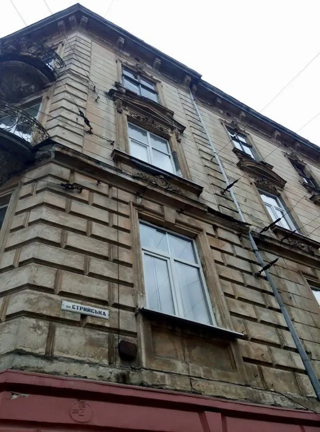У Львові знов обвалюється штукатурка — фото 1