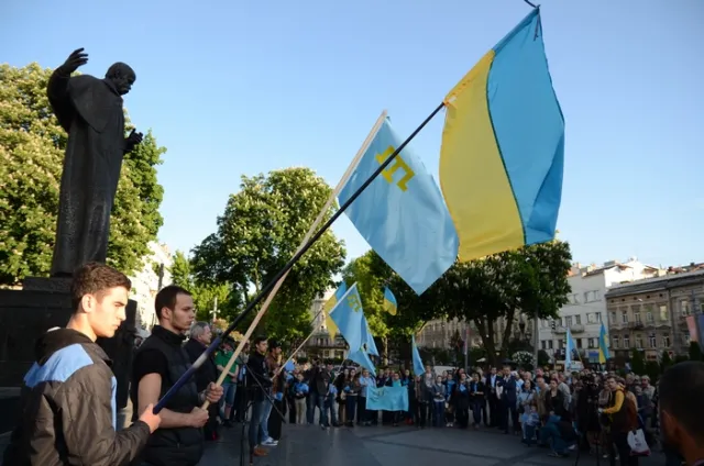 У Львові відбувся траурний мітинг до 71-ї річниці депортації кримськотатарського народу (фото) — фото 1