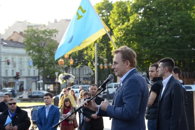 У Львові відбувся траурний мітинг до 71-ї річниці депортації кримськотатарського народу (фото) — фото 3
