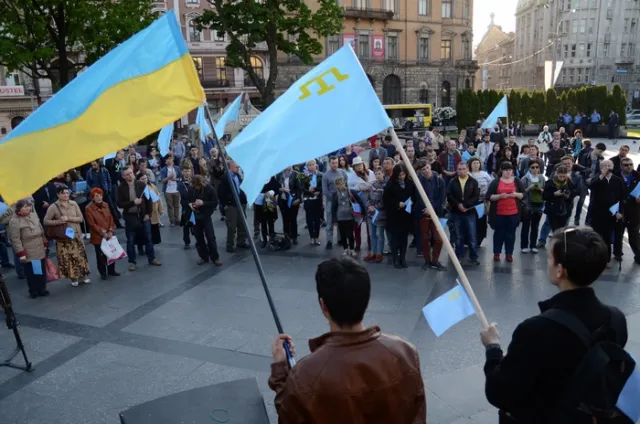 У Львові відбувся траурний мітинг до 71-ї річниці депортації кримськотатарського народу (фото) — фото 4