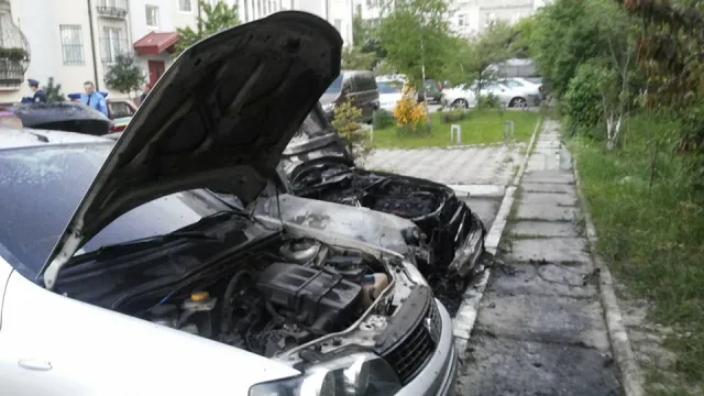 У Львові на світанку невідомі підпалили два авто (фото) — фото 3