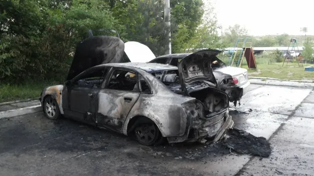 У Львові на світанку невідомі підпалили два авто (фото) — фото 4