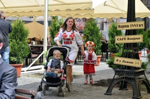 У Львові відзначили День вишиванки (фото) — фото 8