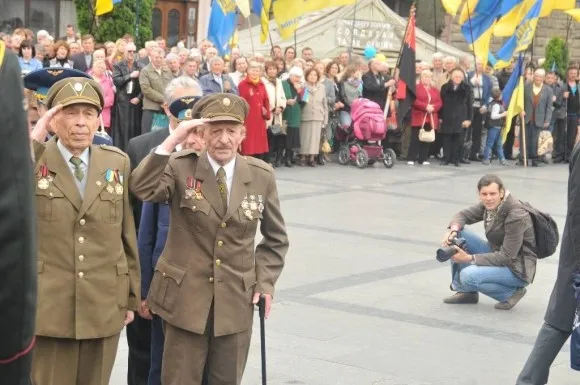 У Львові відзначили День Героїв (фото) — фото 12