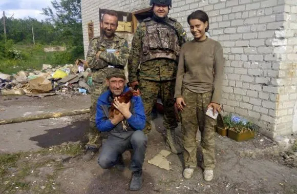 Медик зі Львівщини, яка врятувала десятки бійців, втратила на Донеччині ноги, підірвавшись на фугасі (відео) — фото 1