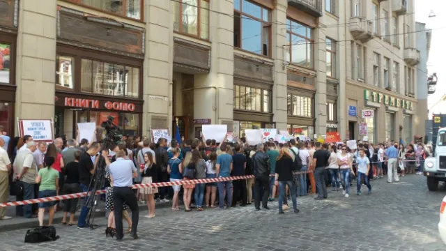 Студенти Львівської державної фінансової академії провели мітинг проти приєднання до ЛНУ ім. І Франка (фото+відео) — фото 2