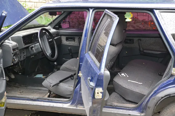 У Львові біля райвідділу підірвали автомобіль працівника міліції (фото) — фото 1