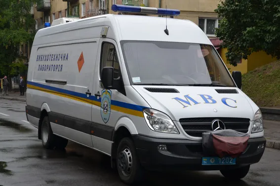 У Львові біля райвідділу підірвали автомобіль працівника міліції (фото) — фото 2