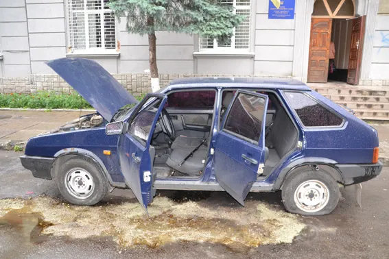 У Львові біля райвідділу підірвали автомобіль працівника міліції (фото) — фото 5