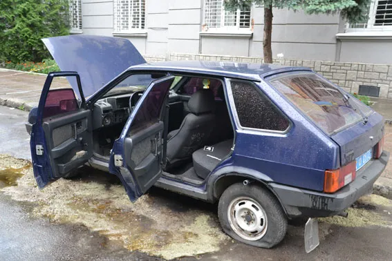 У Львові біля райвідділу підірвали автомобіль працівника міліції (фото) — фото 6