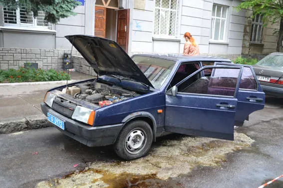 У Львові біля райвідділу підірвали автомобіль працівника міліції (фото) — фото 7