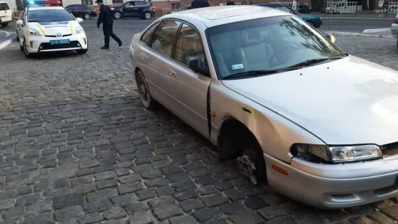 У Львові п'яні жінки вчинили аварію та бійку (відео) — фото 2