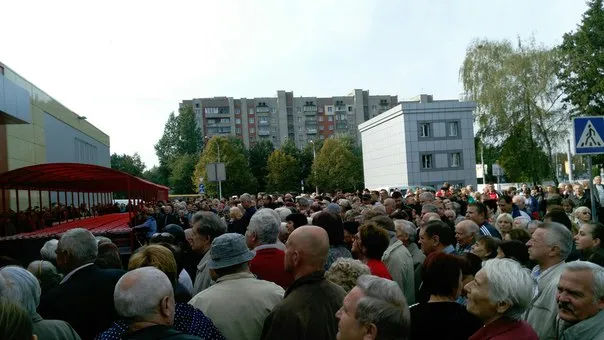 Львів'яни перетворили відкриття супер-маркету на невідомо що (фото) — фото 3