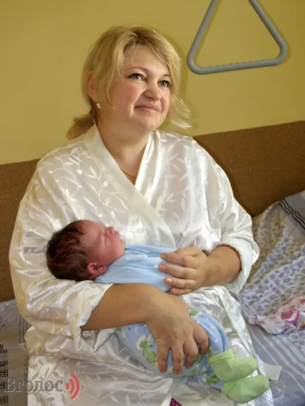 Сьогодні вперше львівським малюкам видали свідоцтво про народження в пологовому будинку (фото) — фото 6