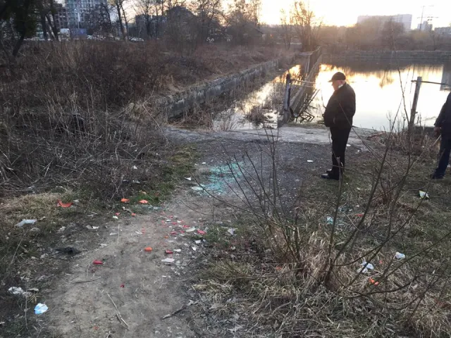 «На зло дружині втоплю автомобіль» - з пожежної водойми на Липинського витягали Ауді — фото 1